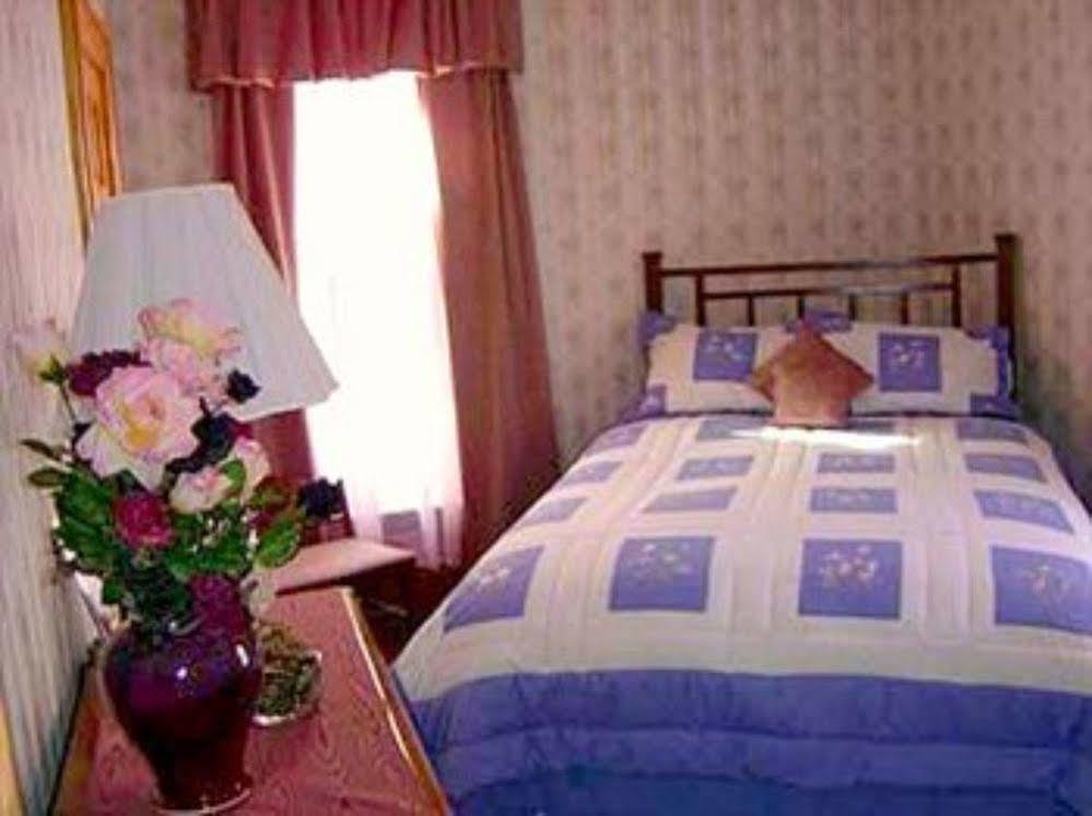 Garden House Bed And Breakfast Hannibal Szoba fotó